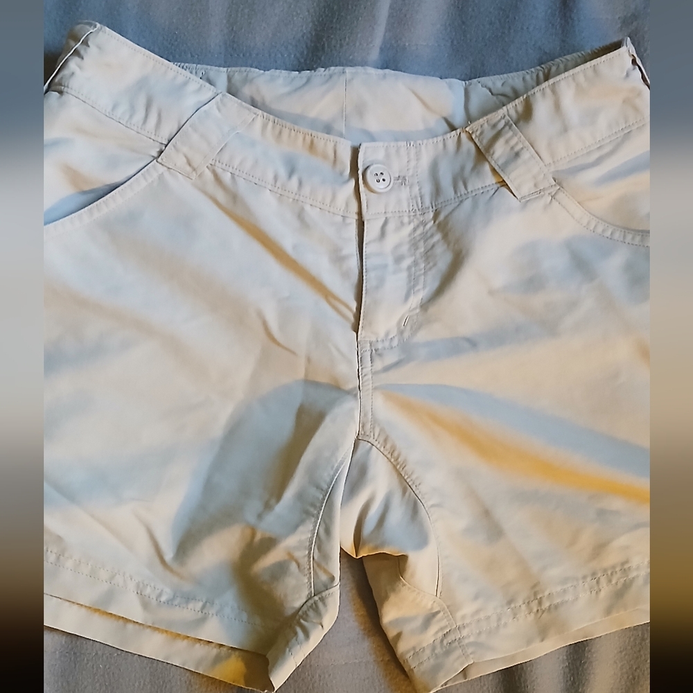 Columbia Women's Light Beige Outdoor Shorts